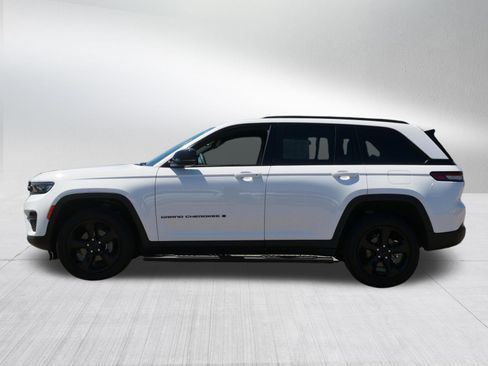 Used 2023 Jeep Grand Cherokee Altitude AWD/4WD image 4