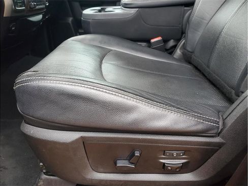 Used 2018 RAM 1500 Laramie w/ Convenience Group AWD/4WD image 30