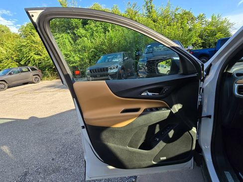 Used 2020 Chevrolet Equinox Premier FWD image 19