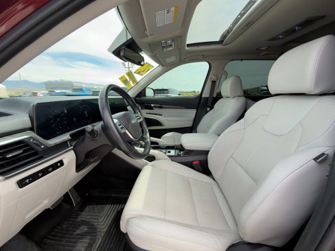Used 2024 Kia Telluride SX w/ Towing Package FWD image 12