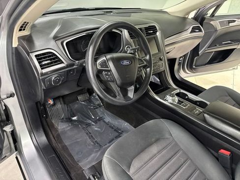 Used 2020 Ford Fusion SE FWD image 11