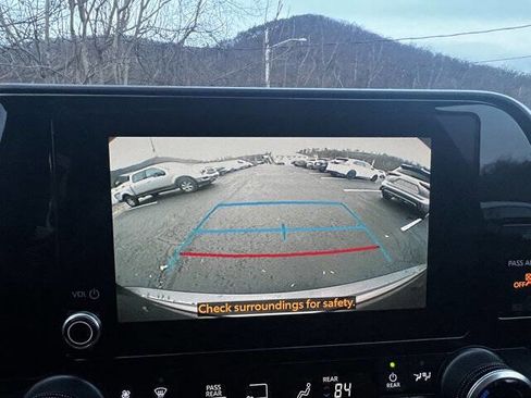 Used 2024 Toyota Highlander AWD image 19