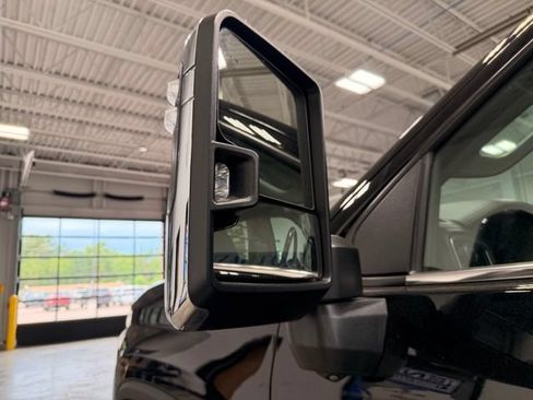 Used 2022 Chevrolet Silverado 2500 LTZ w/ LTZ Premium Package AWD/4WD image 18