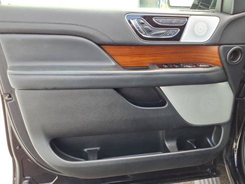 Used 2019 Lincoln Navigator Reserve AWD/4WD image 15