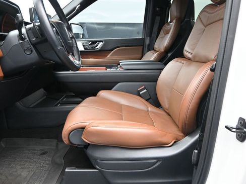 Used 2024 Lincoln Navigator Reserve AWD/4WD image 13