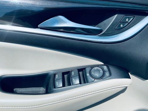 Used 2019 Buick Enclave Essence AWD/4WD image 13