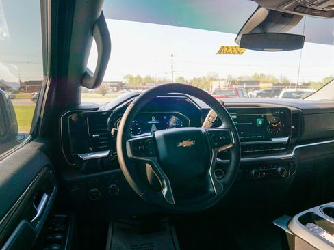 Used 2025 Chevrolet Silverado 1500 LT w/ Z71 Off-Road Package AWD/4WD image 13