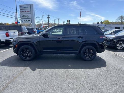 Certified 2023 Jeep Grand Cherokee Altitude AWD/4WD image 8