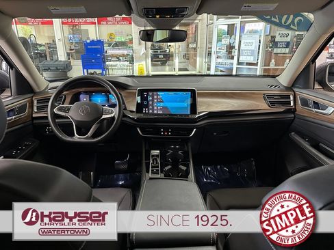 Used 2025 Volkswagen Atlas SE AWD/4WD image 12