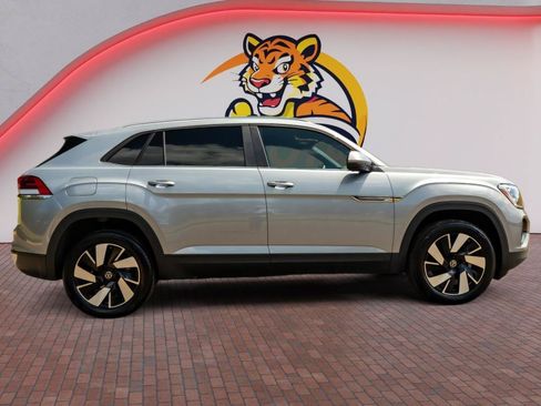 Used 2026 Volkswagen Atlas Cross Sport SE AWD/4WD image 4