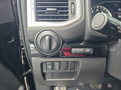 Used 2021 Nissan Titan SV w/ SV Convenience Package AWD/4WD image 31