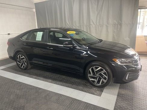 Used 2023 Volkswagen Jetta SEL FWD image 2