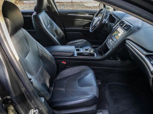 Used 2018 Ford Fusion Titanium image 26