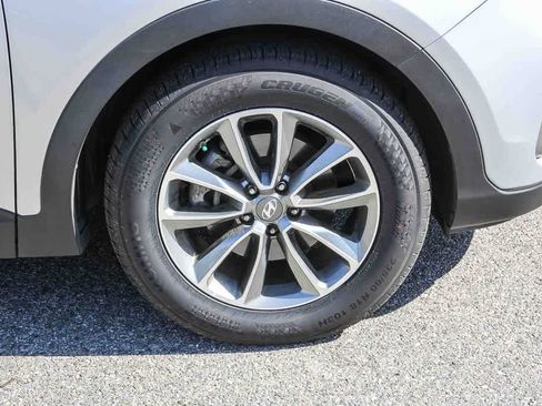 Used 2017 Hyundai Santa Fe SE FWD image 7