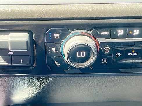 Used 2023 Chevrolet Silverado 1500 LTZ w/ Technology Package AWD/4WD image 19