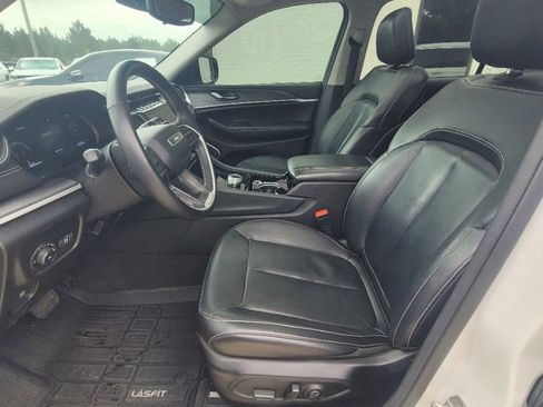 Used 2022 Jeep Grand Cherokee L Limited RWD image 11