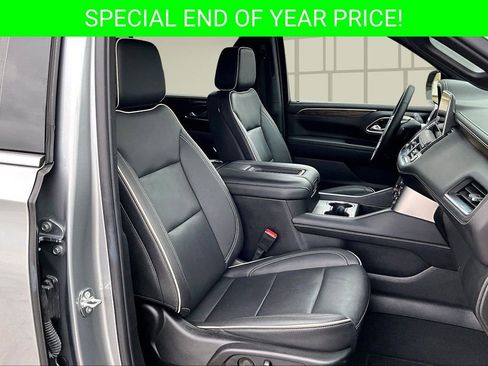 Used 2024 Chevrolet Suburban Premier image 29