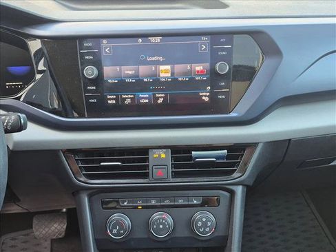 Used 2022 Volkswagen Taos SE image 13