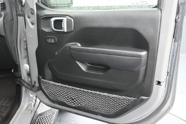 Used 2022 Jeep Gladiator Rubicon AWD/4WD image 11