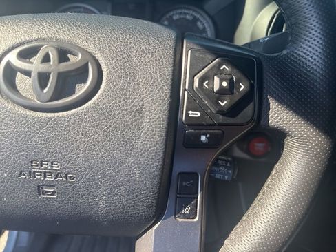 Used 2019 Toyota Tacoma TRD Off-Road AWD/4WD image 14