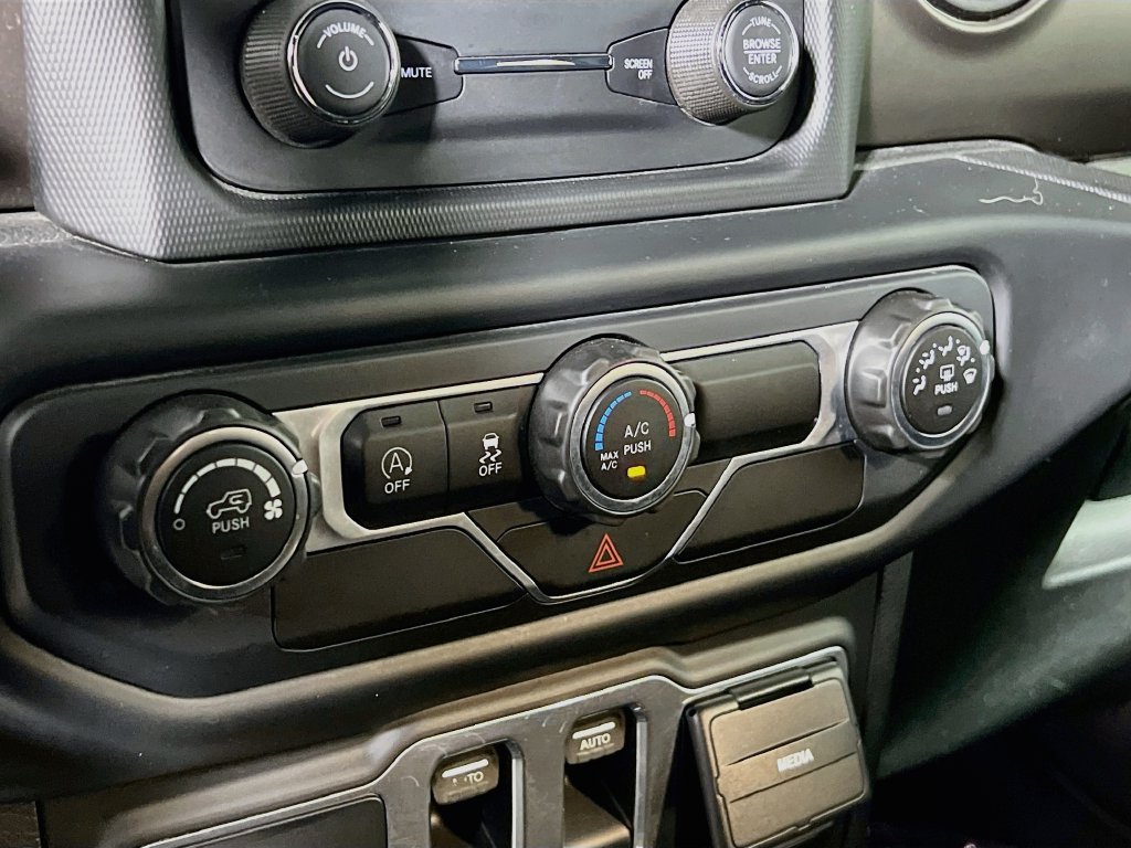 Used 2018 Jeep Wrangler Sport AWD/4WD image 22