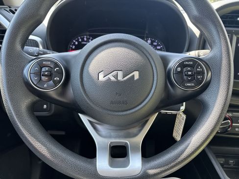 Used 2022 Kia Soul LX w/ Technology Package FWD image 8