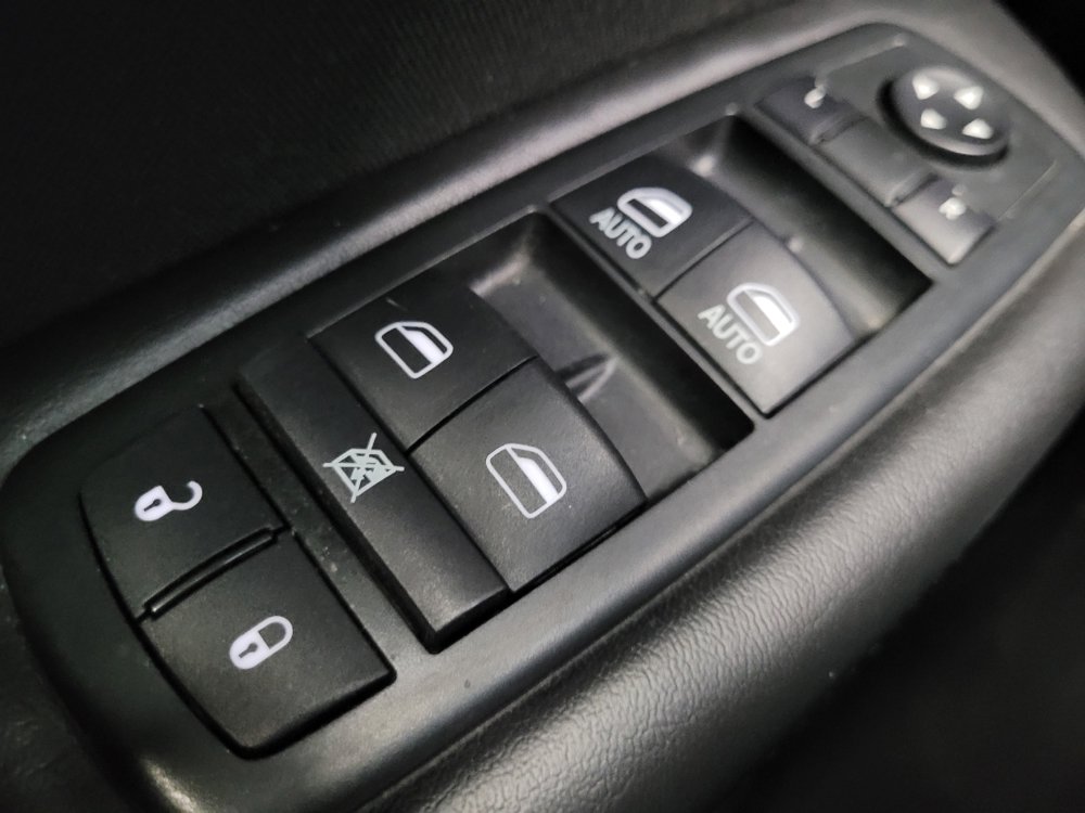 Used 2015 Chrysler 200 Limited FWD image 27