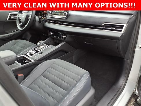 Used 2025 Mitsubishi Outlander SE image 10