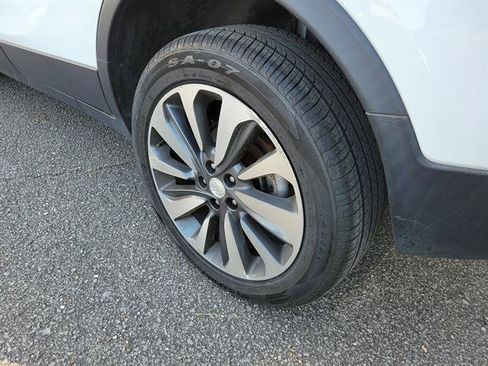 Used 2021 Buick Encore Preferred AWD/4WD image 26