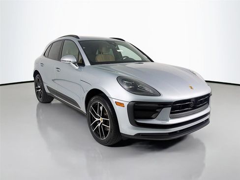 Certified 2025 Porsche Macan image 31
