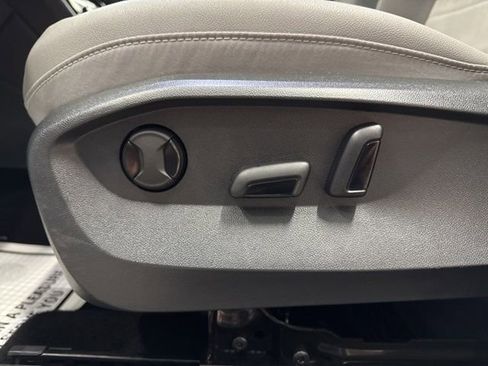 Used 2024 Volkswagen Taos SE image 23