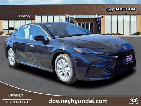 Used 2025 Toyota Camry LE image 2