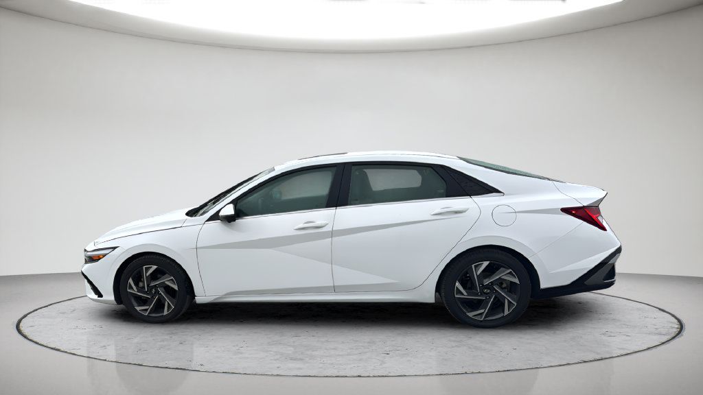 Used 2024 Hyundai Elantra Limited FWD image 13