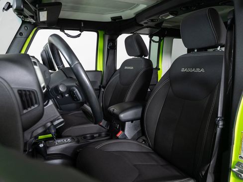 Used 2016 Jeep Wrangler Unlimited Sahara w/ Connectivity Group image 15