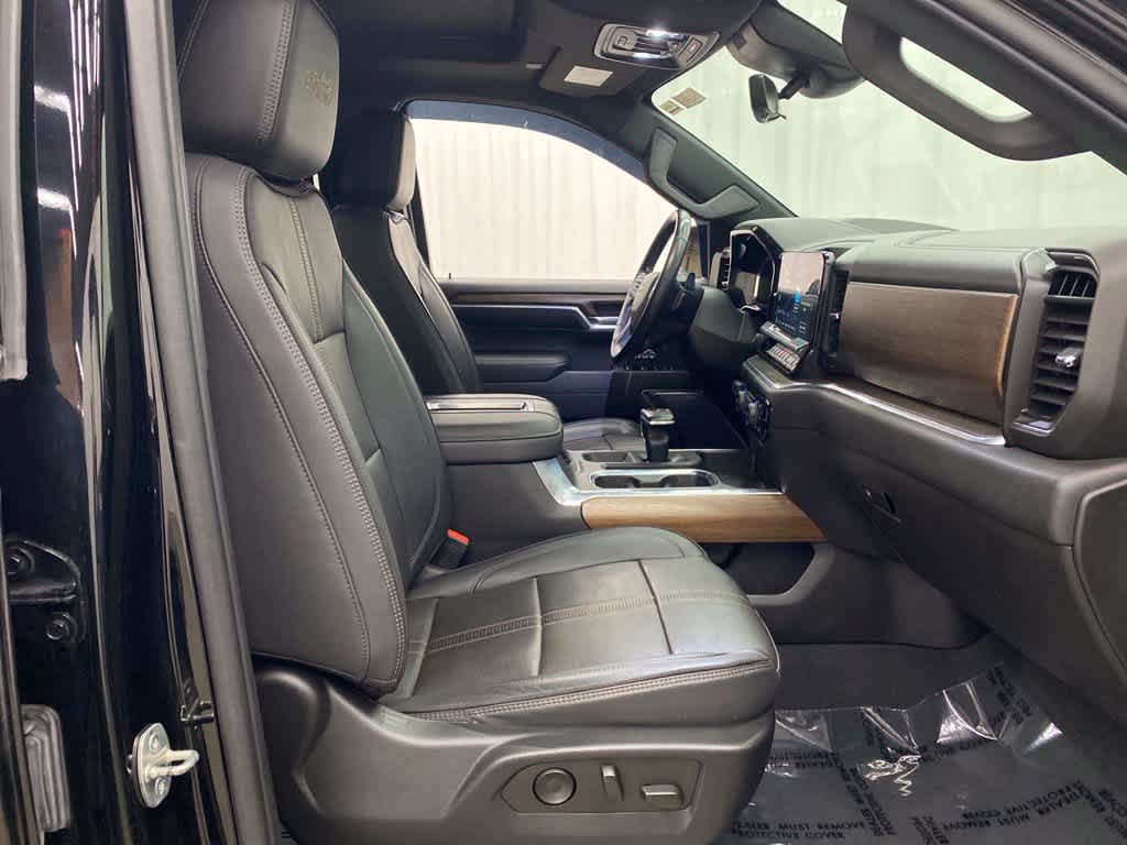 Used 2022 Chevrolet Silverado 1500 High Country w/ High Country Premium Package AWD/4WD image 18