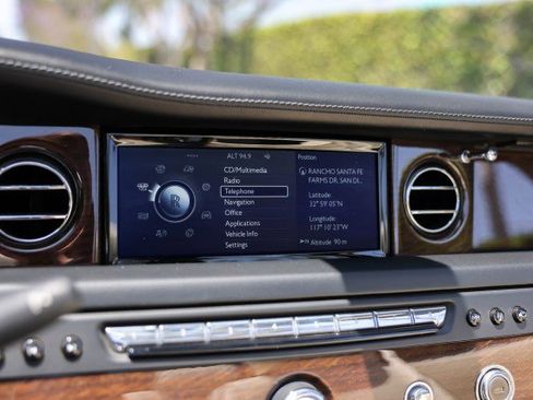 Used 2015 Rolls-Royce Phantom Drophead Coupe image 22