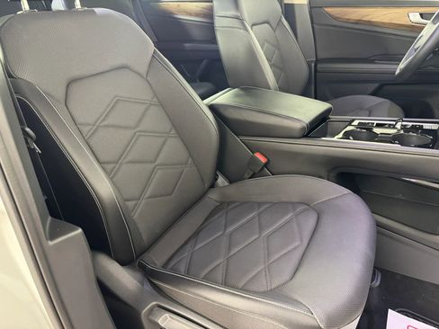 Used 2024 Volkswagen Atlas SE image 36