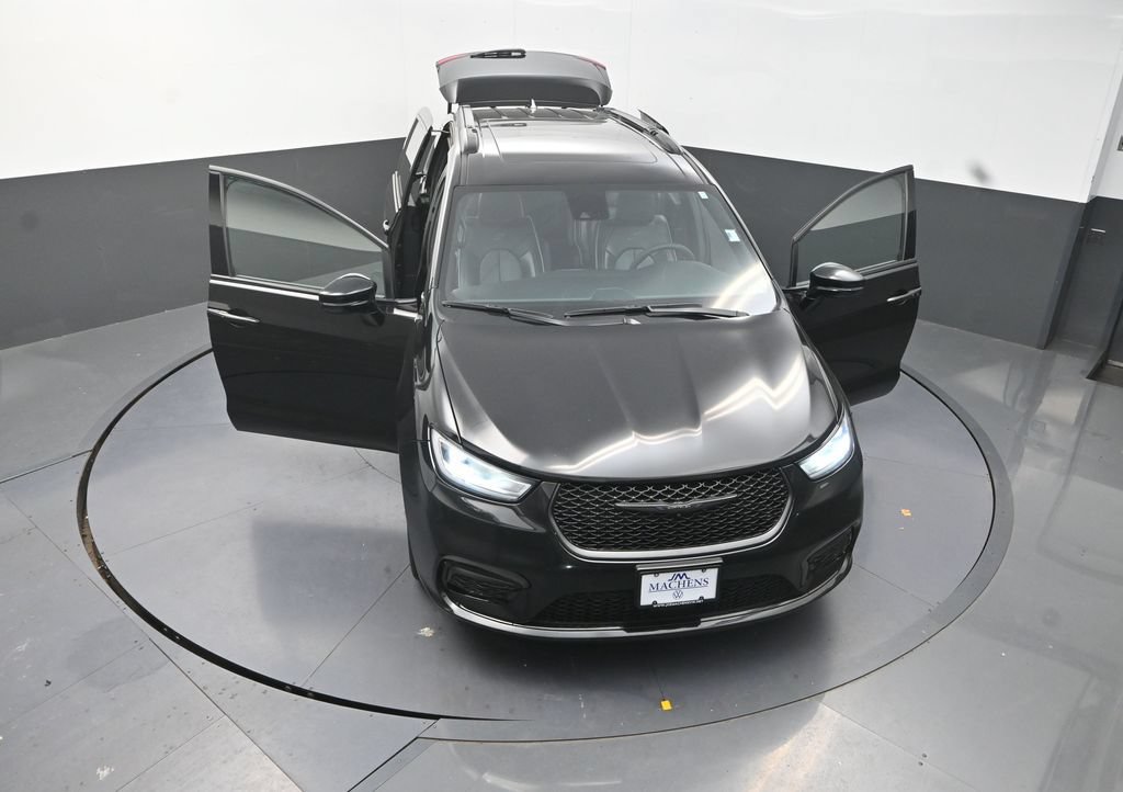 Used 2025 Chrysler Pacifica Limited FWD image 33