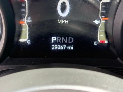 Used 2025 Jeep Wrangler Unlimited Rubicon w/ Convenience Group AWD/4WD image 4
