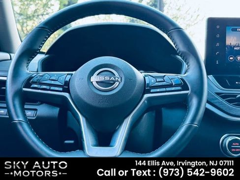 Used 2025 Nissan Altima 2.5 SV w/ SV Premium Package FWD image 11