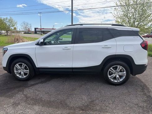 Used 2024 GMC Terrain SLE w/ Driver Convenience Package AWD/4WD image 2