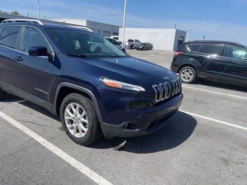 Used 2015 Jeep Cherokee Latitude AWD/4WD image 5