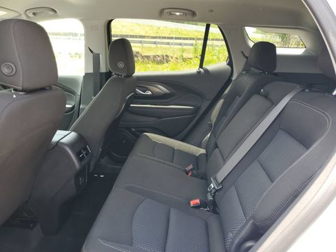 Used 2024 GMC Terrain SLE w/ Driver Convenience Package FWD image 12
