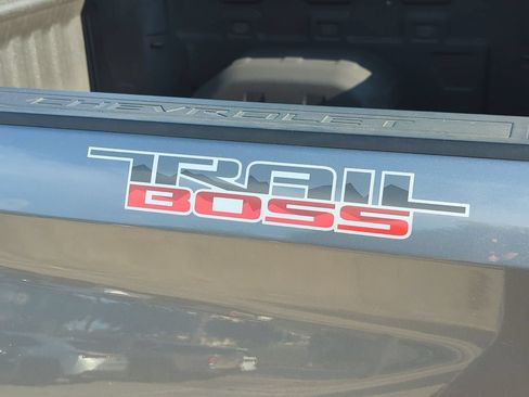 Used 2021 Chevrolet Silverado 1500 LT Trail Boss w/ Convenience Package II AWD/4WD image 6