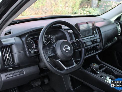Used 2024 Nissan Pathfinder S image 17