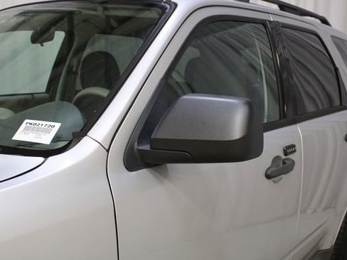 Used 2010 Ford Escape XLS AWD/4WD image 32