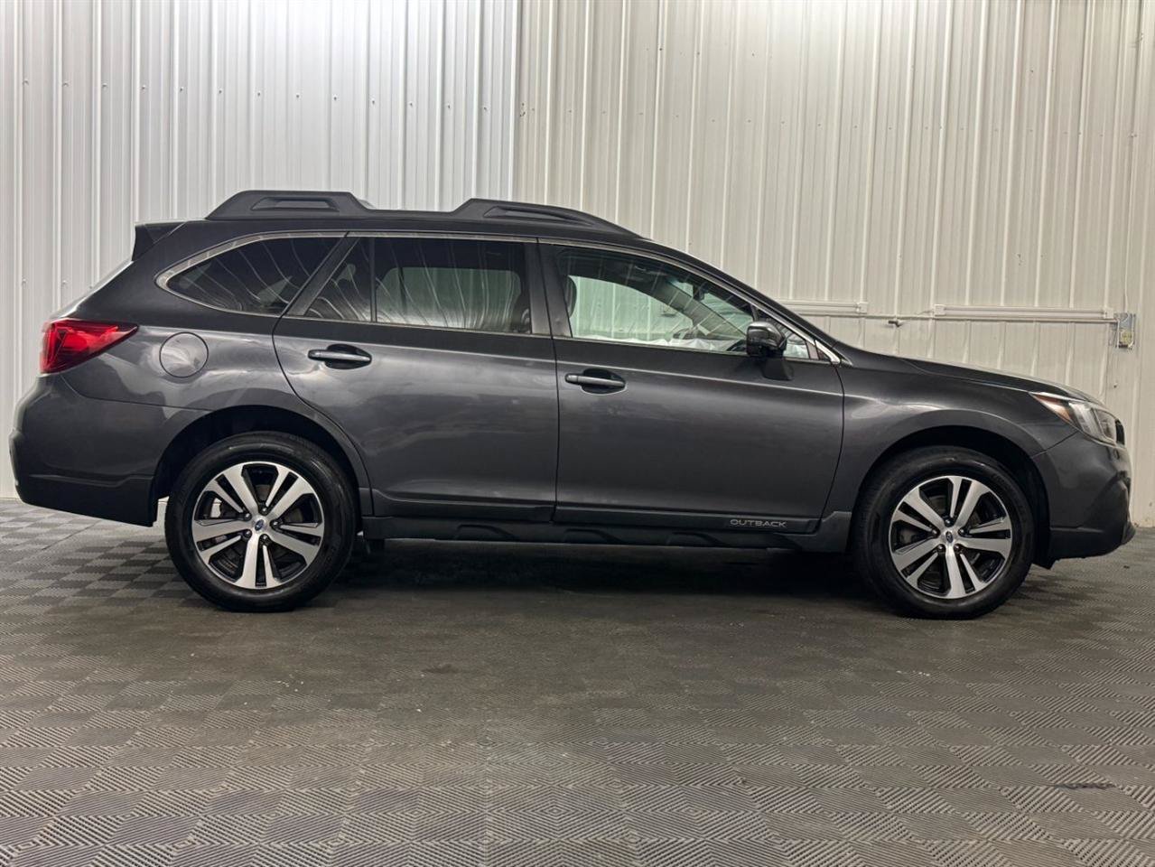 Used 2018 Subaru Outback 2.5i Limited AWD/4WD image 5