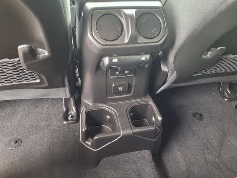 Used 2025 Jeep Wrangler Unlimited Rubicon AWD/4WD image 13