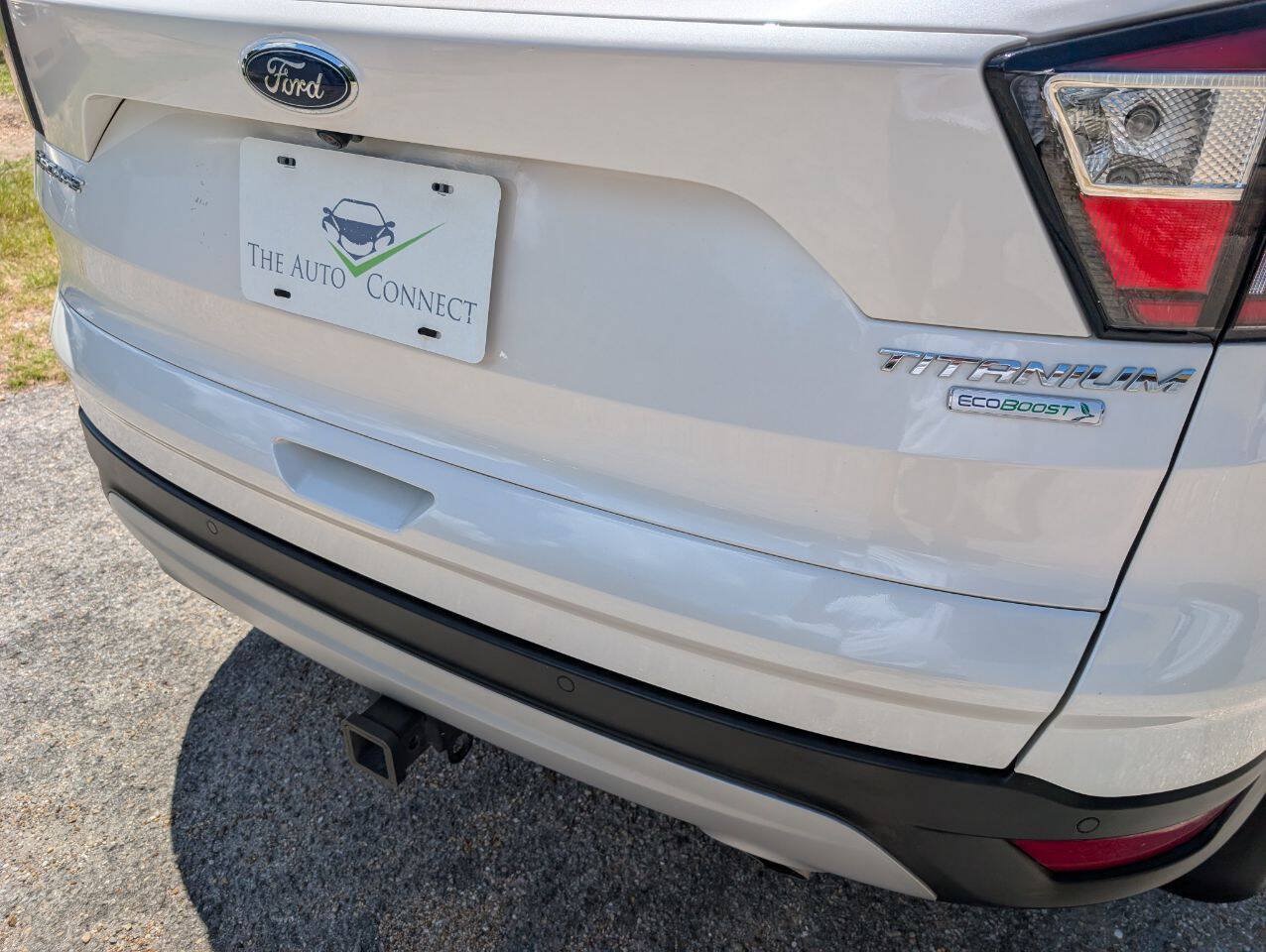 Used 2017 Ford Escape Titanium w/ Equipment Group 301A FWD image 5