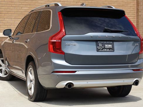 Used 2018 Volvo XC90 T5 Momentum w/ Momentum Plus Package FWD image 9